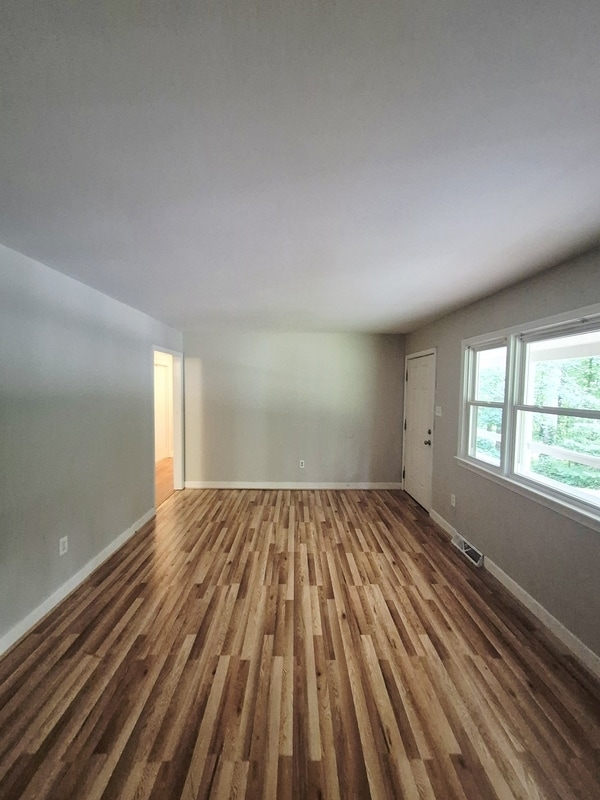 Foto del edificio - 3041 Clintwood Rd