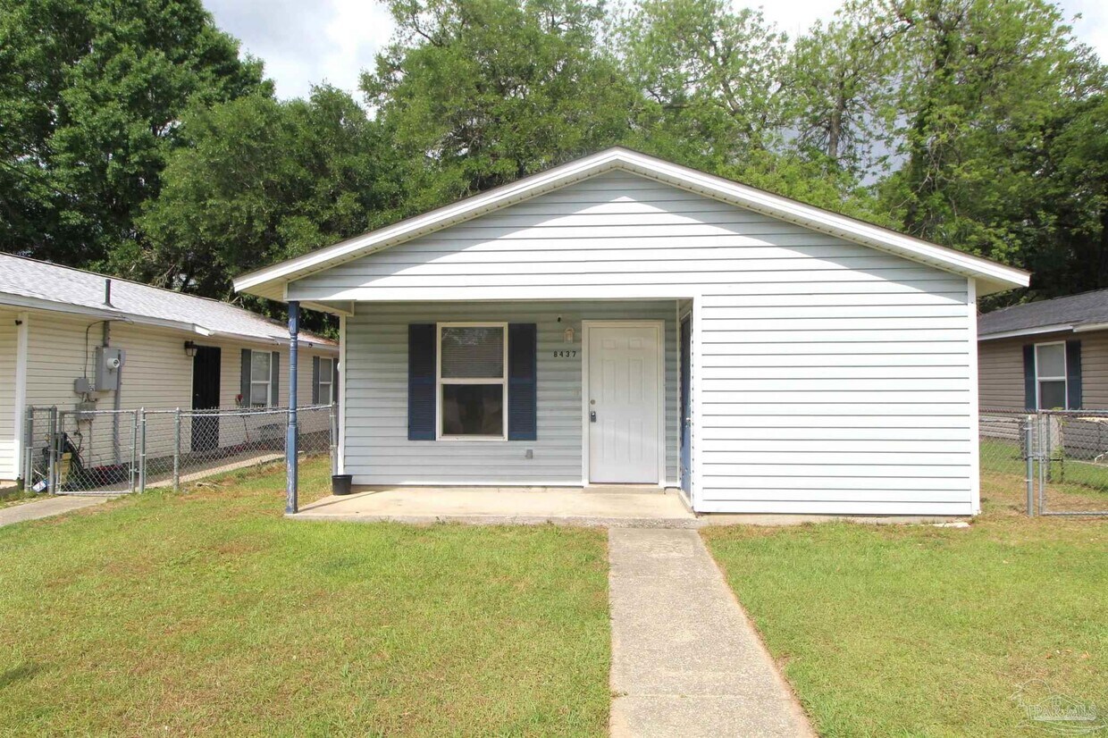 Primary Photo - 8437 Cherry Ave
