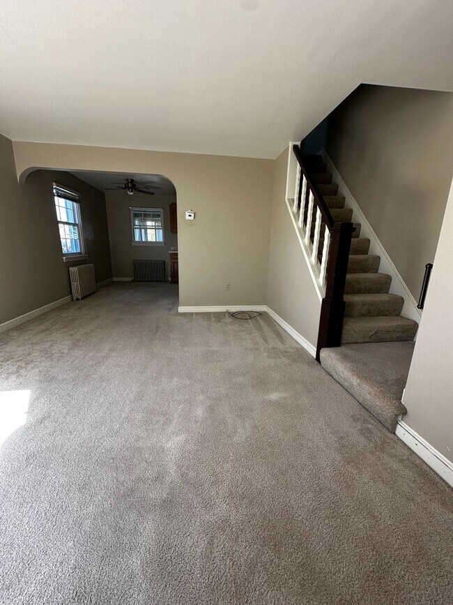 Foto del edificio - Spacious 2 Bedroom Home with Sunroom and Plenty of Storage!