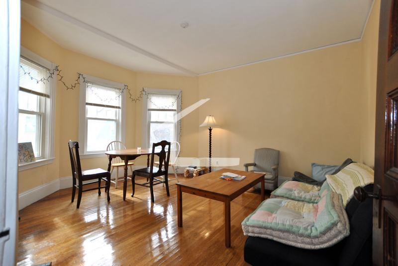 Primary Photo - 52 Tower St