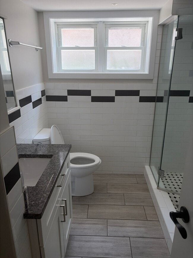 Building Photo - 8044 N Oriole Ave