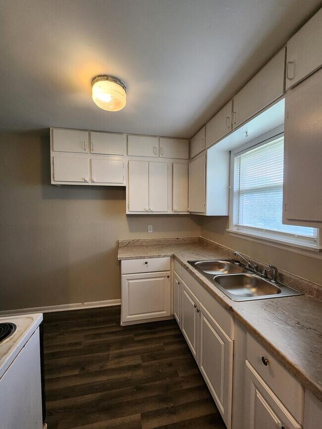 Foto del edificio - 4302 E 17th St