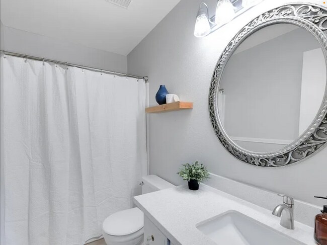 Foto del edificio - Lovely Nicely upgraded Rocklin Home