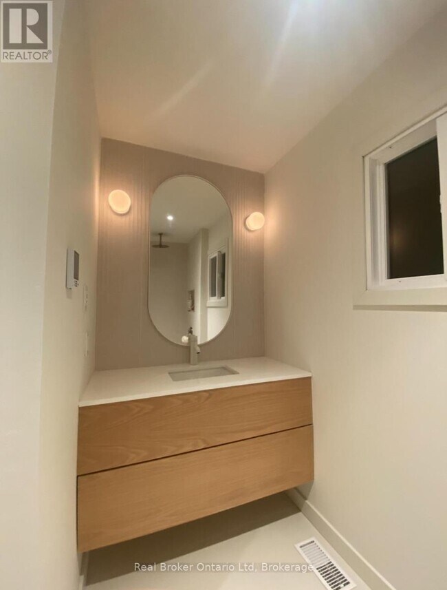 Photo du bâtiment - 71 2nd St