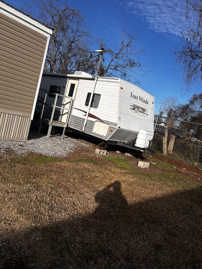 Building Photo - 1905 Suzi Dr