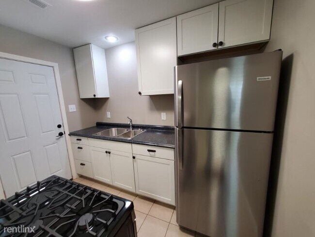 Building Photo - 2 br, 1 bath House - 2332 SW Edgewater Ter
