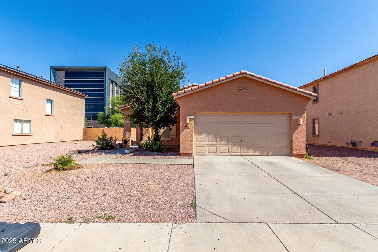 Foto principal - 9124 W Cambridge Ave