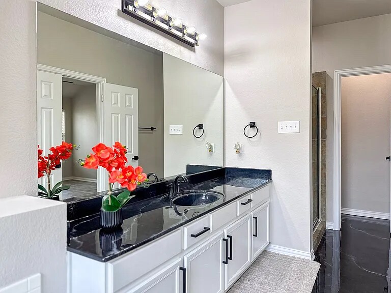 Foto principal - 505 Kingscote Ct