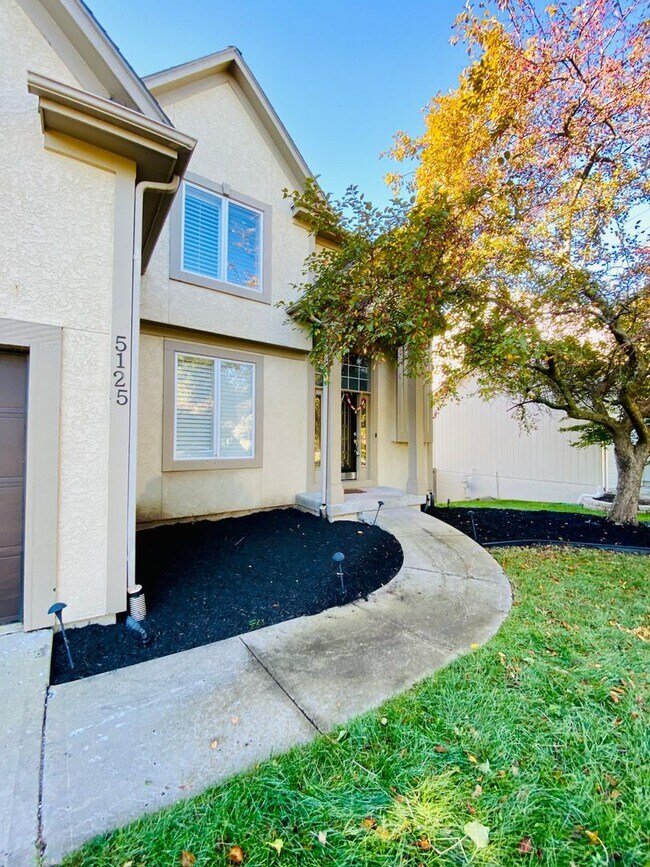 Building Photo - {5125} J.S Robinson 2 - Story in The Wilde...