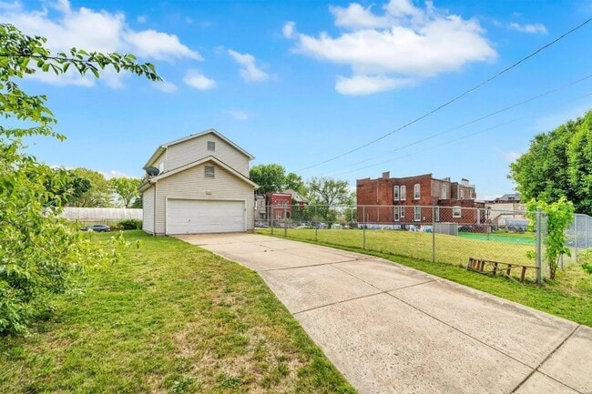Building Photo - 3825 Windsor Pl