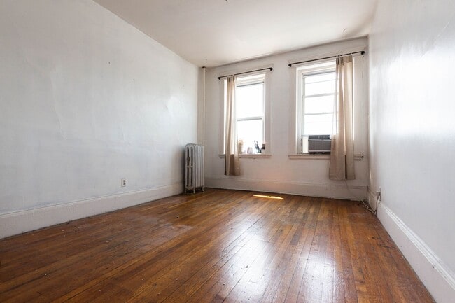 Building Photo - 4 bed/1 bath in Allston available for a September 1st move-in