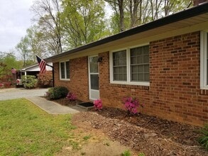 Building Photo - 1121 Black Rd