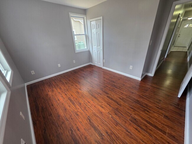 Building Photo - 2 Bed 1 Bath Apartment In Loch Sheldrake