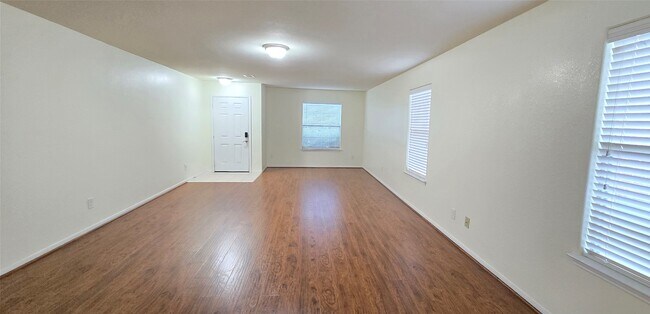 Building Photo - 15215 Benson Landing Dr