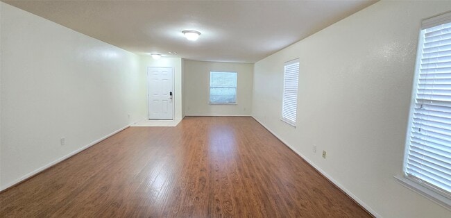 Foto del edificio - 15215 Benson Landing Dr