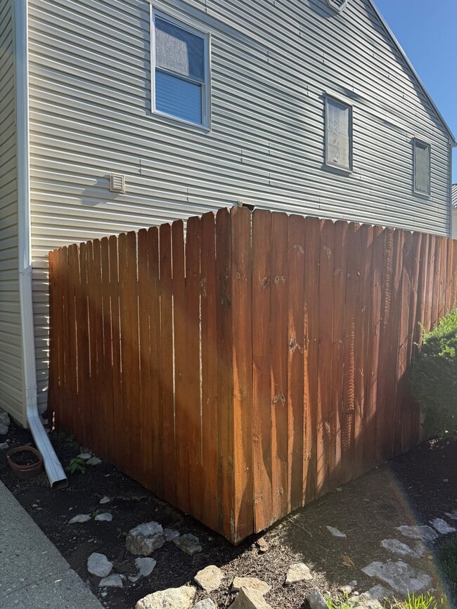 Building Photo - 1301 Lowland Ct