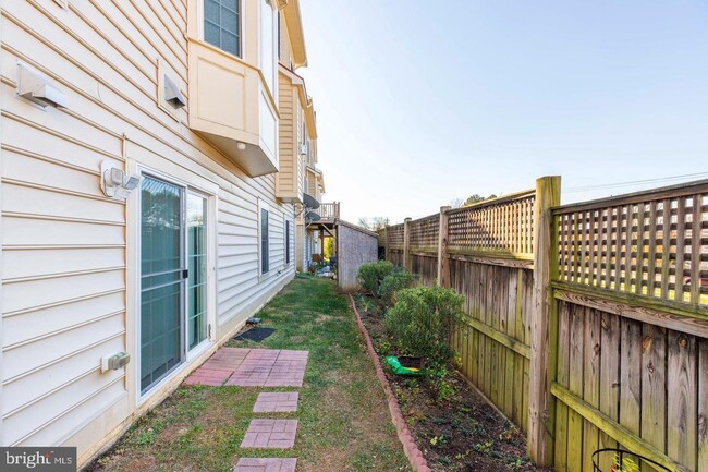 Building Photo - 7145 Degroff Ct
