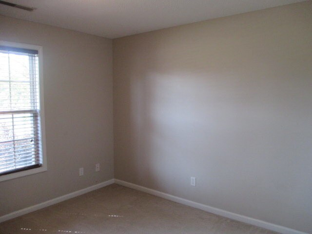 Building Photo - 5025 Knollwood Dr