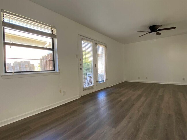 Foto del edificio - 5813 Signal Point