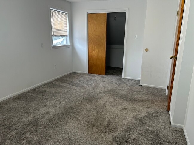 Foto del edificio - 422 Loring Rd