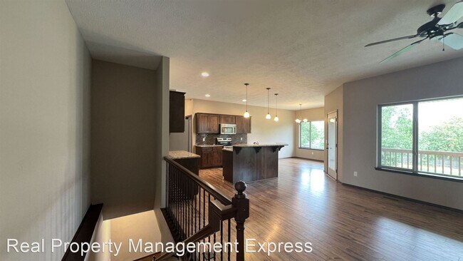 Building Photo - 5 br, 3 bath House - 7708 W Vista Park Street