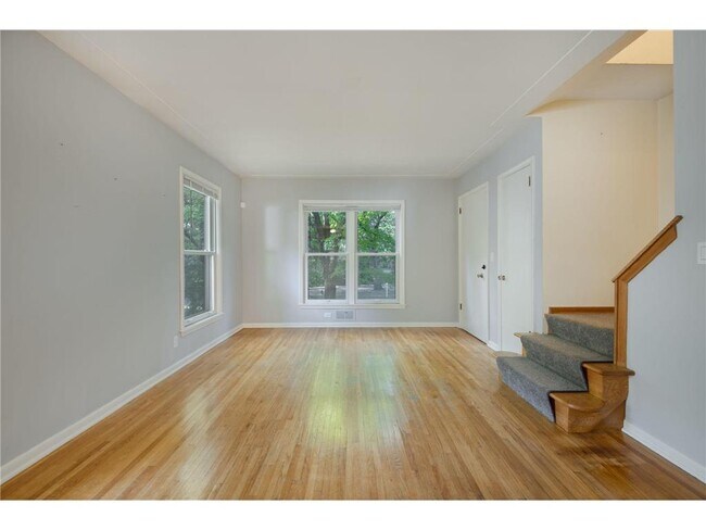 Building Photo - 8 E Minnehaha Pkwy