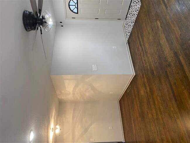 Building Photo - Completely Remodeled!