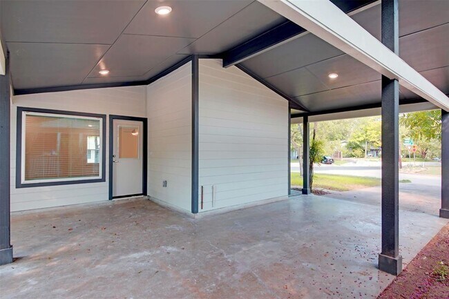Foto del edificio - 2101 Benwick Cir