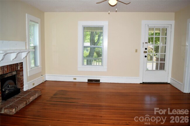 Foto del edificio - 223 Maple St