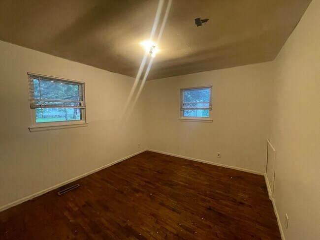 Foto del edificio - Affordable 3-Bedroom Duplex in Prime Springfield Location!