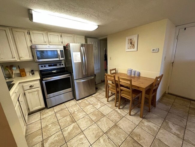 Building Photo - 1080 E 450 N