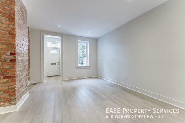 Foto del edificio - 438 Warner St NW