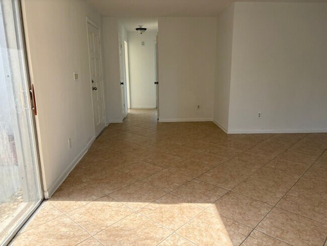 Building Photo - Charming 2-Bedroom Ranch in Cape Coral’s B...