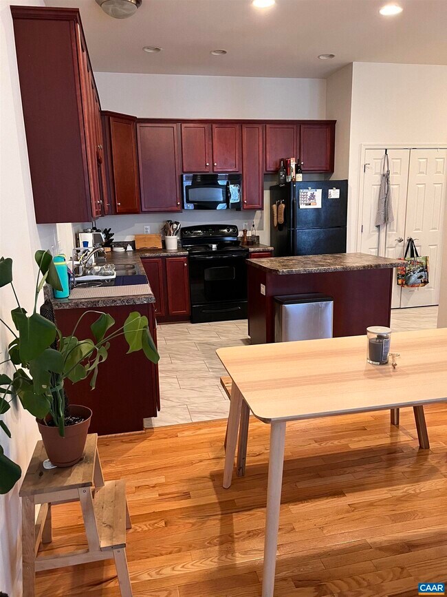 Foto del edificio - 161 Brookwood Dr