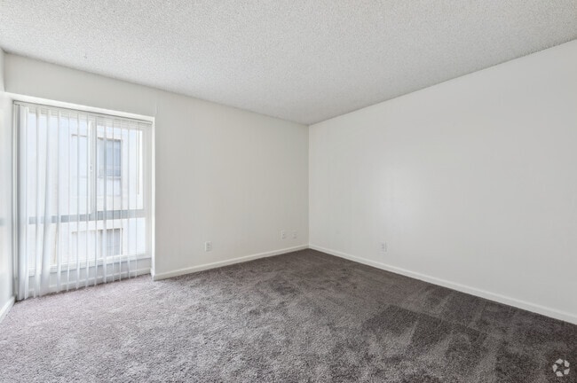 2BR, 2BA - Park Victoria Apartments