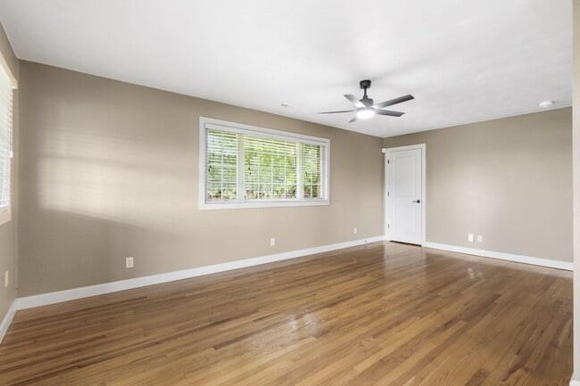 Building Photo - 5761 S Farm Rd 247