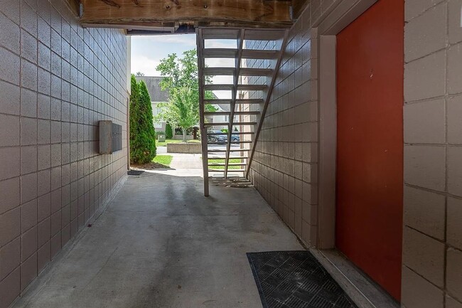 Building Photo - 2BR, 2Ba First floor apartment in Borden Commons