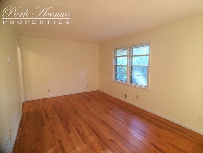 Foto del edificio - 1063 Seven Springs Cir