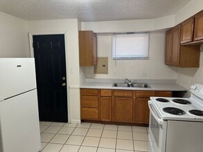 Building Photo - 48 Crescent Dr