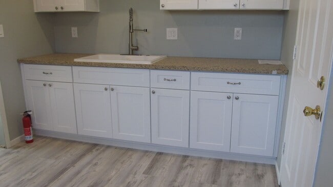 Foto del edificio - Quiet 2 bedroom back house