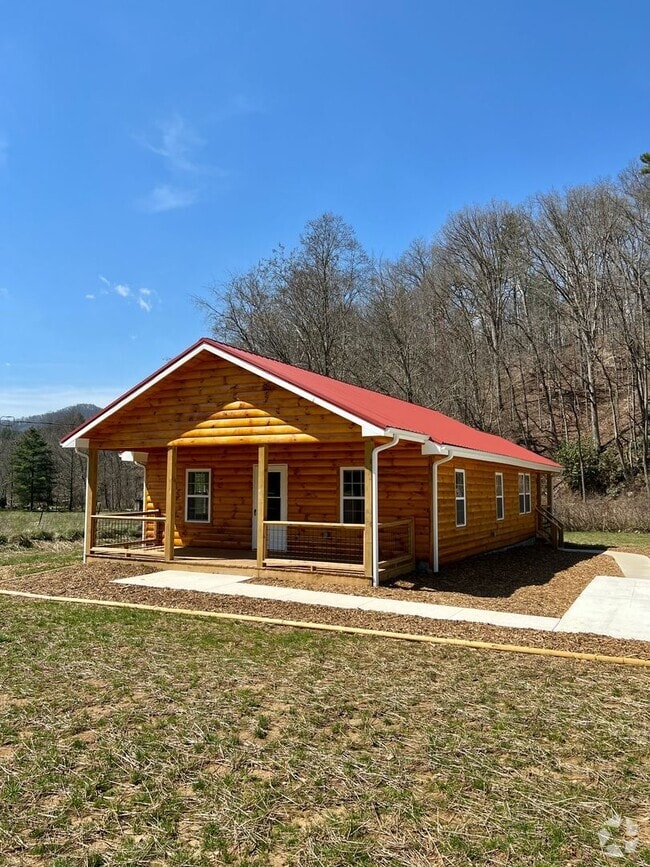 Building Photo - 5881 US-23 ALT