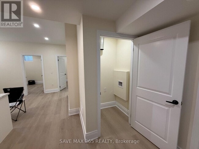 Photo du bâtiment - 46 James Walker Ave