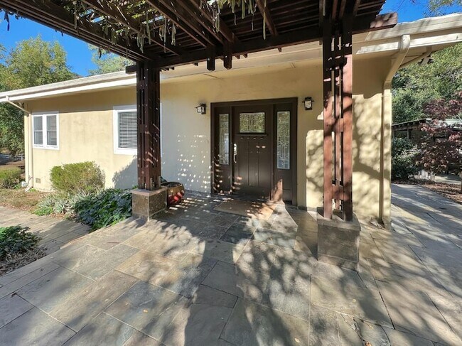 Foto del edificio - 225 Lindenbrook Rd