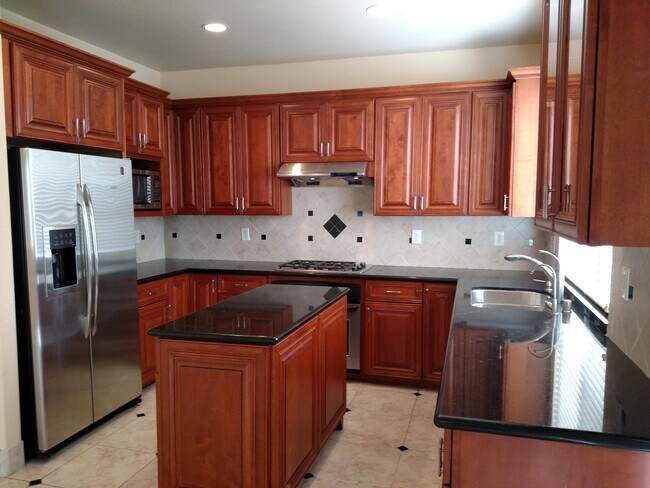 Foto del edificio - Beautiful Updated 4BD/3BA Two Story Home -...