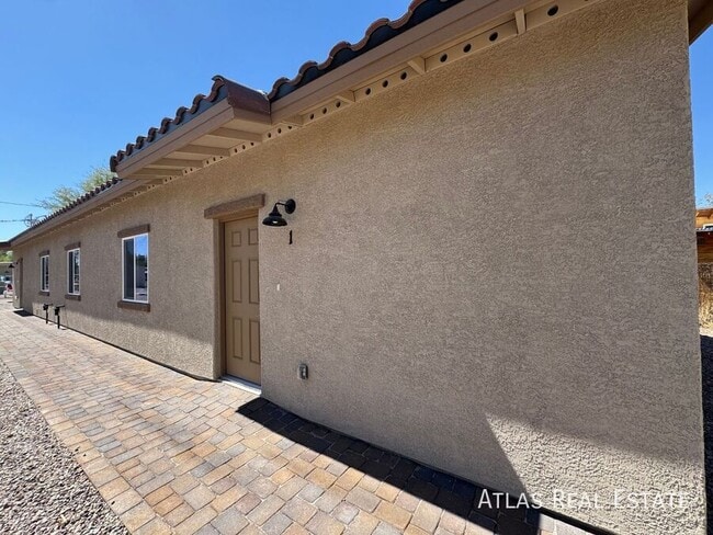 Building Photo - 1337 W El Caminito Pl