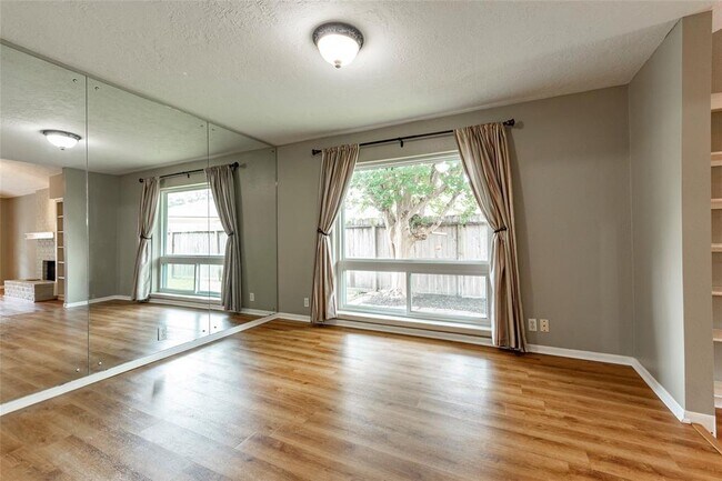 Building Photo - 16434 Brookvilla Dr