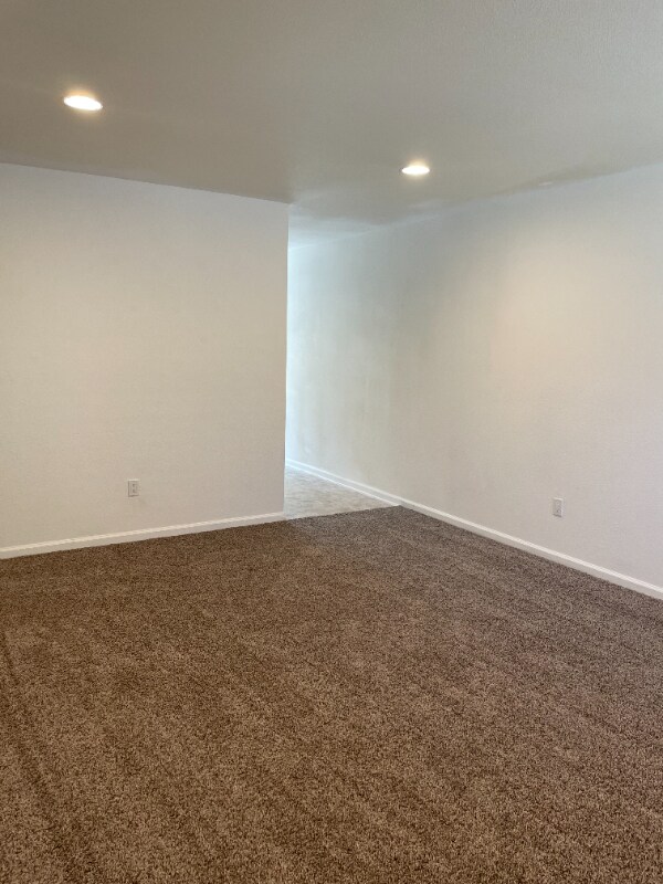 1009 Nimrod Ct Unit B, Bakersfield, CA 93309 Room for Rent in