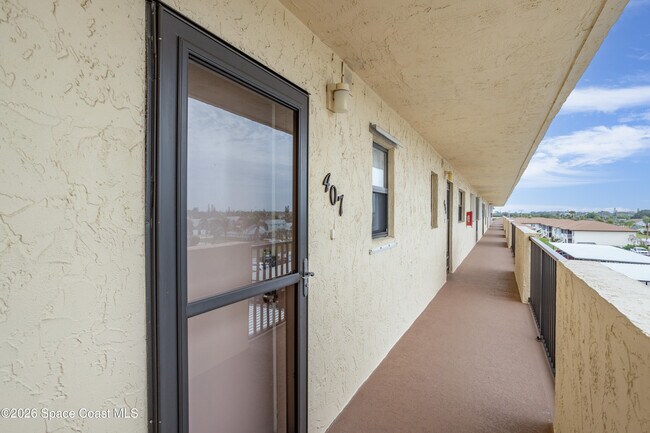 Foto del edificio - 500 Palm Springs Blvd