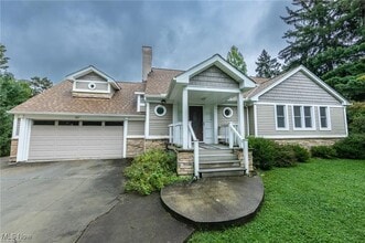 Building Photo - 9423 Highland Dr