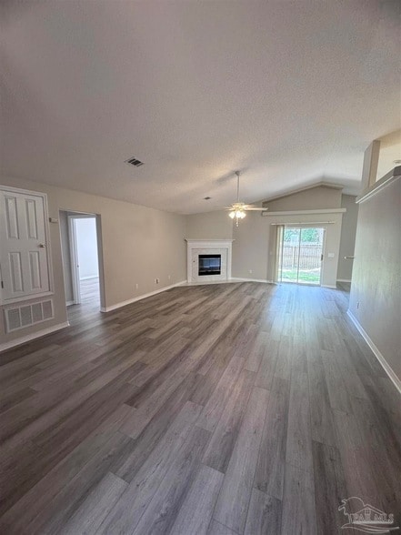 Building Photo - 884 Sterling Way